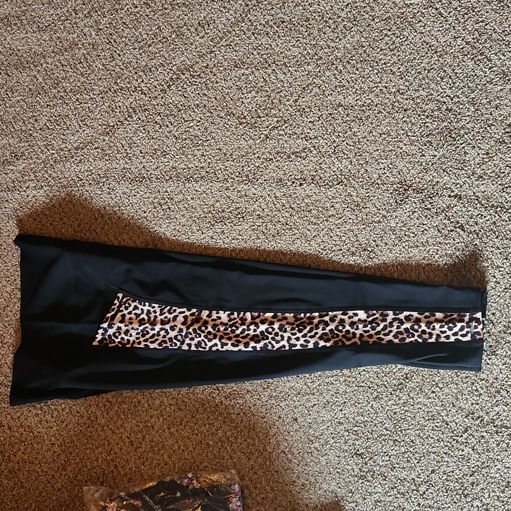 Zyia capri black w/leopard detail on side and have pockets